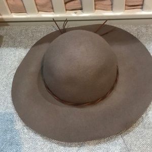 WIDE BRIMMED FLOPPY HAT FROM SOUTHMOON UNDER